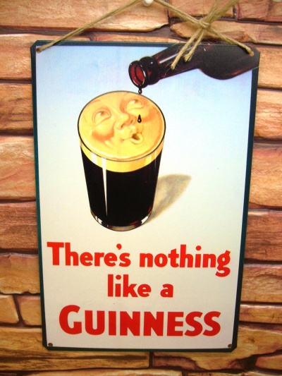 Темное пиво Guinness, табличка с рекламой 20х30 см