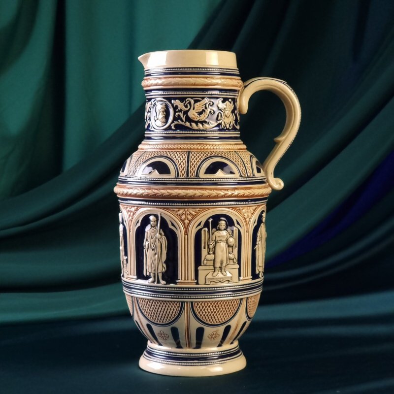 Пивной кувшин с изображением рыцарей