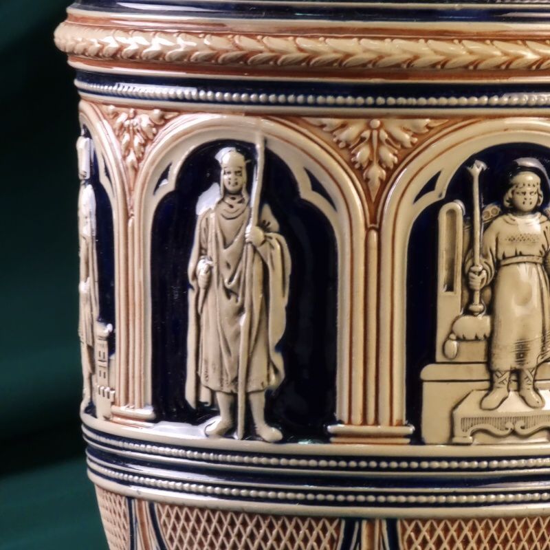 Пивной кувшин с изображением рыцарей — изображение 3