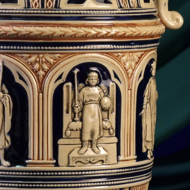 Пивной кувшин с изображением рыцарей — изображение 4