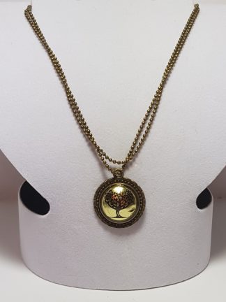 Маленький кулон в виде дерева