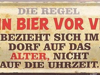 Жестяная табличка schilderkreis24 28 x 12 см – «Правило „не пить пиво до четырех“ в деревне относится к возрасту, а не ко времени» – Забавное украшение для стен для любителей пива