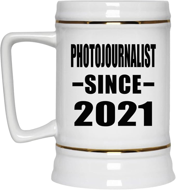 Designsify Gifts, Фотожурналист с 2021 года, Керамическая кружка-бокал для пива объемом 22 унции с ручкой, подходит для заморозки — для дня рождения, годовщины, Рождества, Дня матери, Дня отца, вечеринки, для мужчин, женщин, для него и для нее.