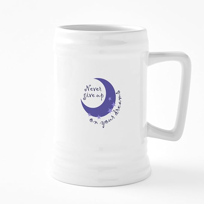 CafePress NEVER GIVE UP THE DREAMS Керамическая пивная кружка объемом 25 унций