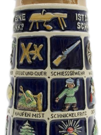 1 литр | OktoberfestHaus Немецкая пивная кружка Schnitzelbank с гравировкой песни и крышкой. Немецкие подарки для мужчин. Коллекционные пивные кружки и немецкие пивные кружки — идея подарка для любителя пива.