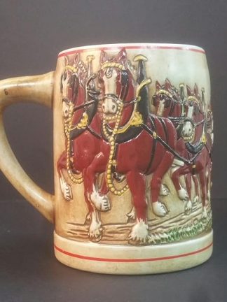 Кружка Budweiser 1980 CS19A Holiday с рельефным логотипом A&Eagle.