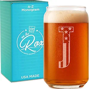 Пивные бокалы On The Rox Monogram для мужчин (A-Z) 16 унций - Персонализированные подарки с гравировкой для него - Подарки для шаферов, зятя, отца, сына, коллеги - Уникальный пивной бокал американского производства, можно мыть в посудомоечной машине (J)