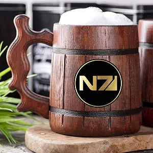 Пивная кружка Mass Effect N7. Персонализированная деревянная пивная кружка. Кружка для геймера. Деревянная кружка-бокал. Подарок для него. Деревянная пивная кружка в подарок геймеру. Подарок мужу, парню. #262/0.6L / 22 унции